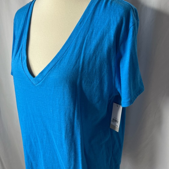 B.P. Blue V-neck T-shirt - new with tags - Large - Picture 2 of 9